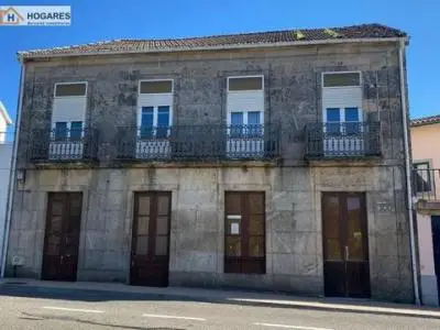Adosado para Reformar con Patio y Terreno en Vigo
