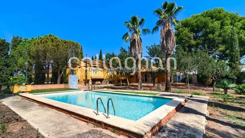 Chalet en venta en urbanización exclusiva cerca de Bétera