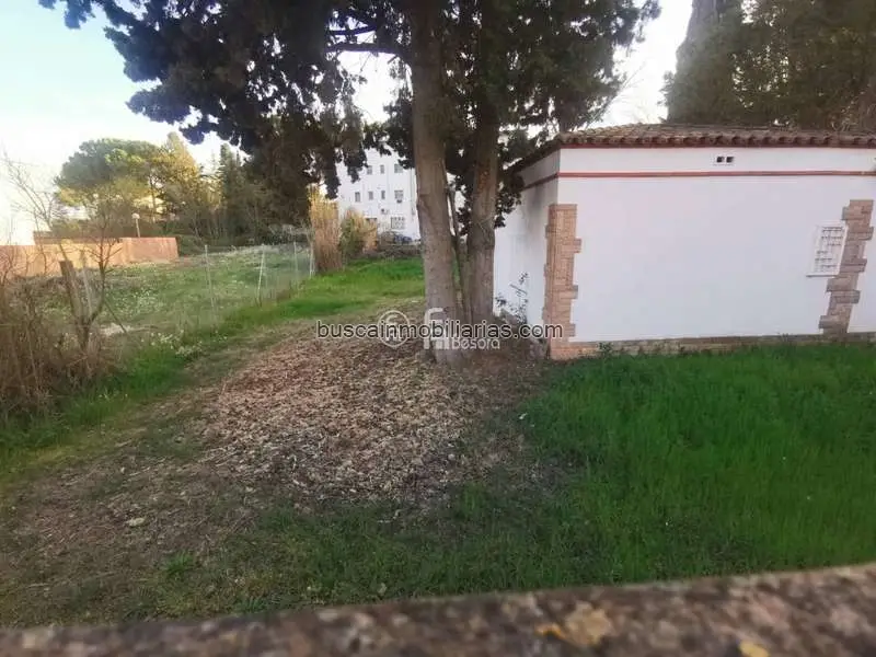 Parcela 800m2 en Lleida con Chalet de 64m2
