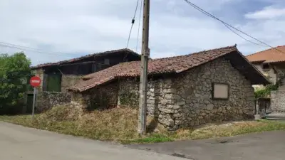 Chalet en Venta en Orozko: Caserío para Reformar con Vistas