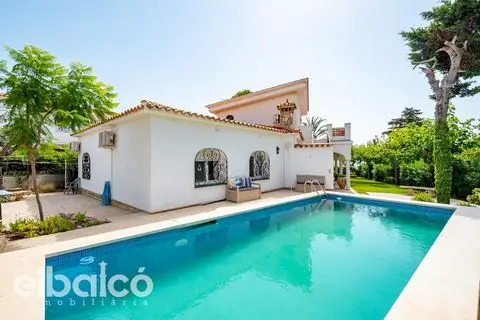 Casa Villa 4 Dormitorios Miami Playa Piscina Privada Vistas al Mar
