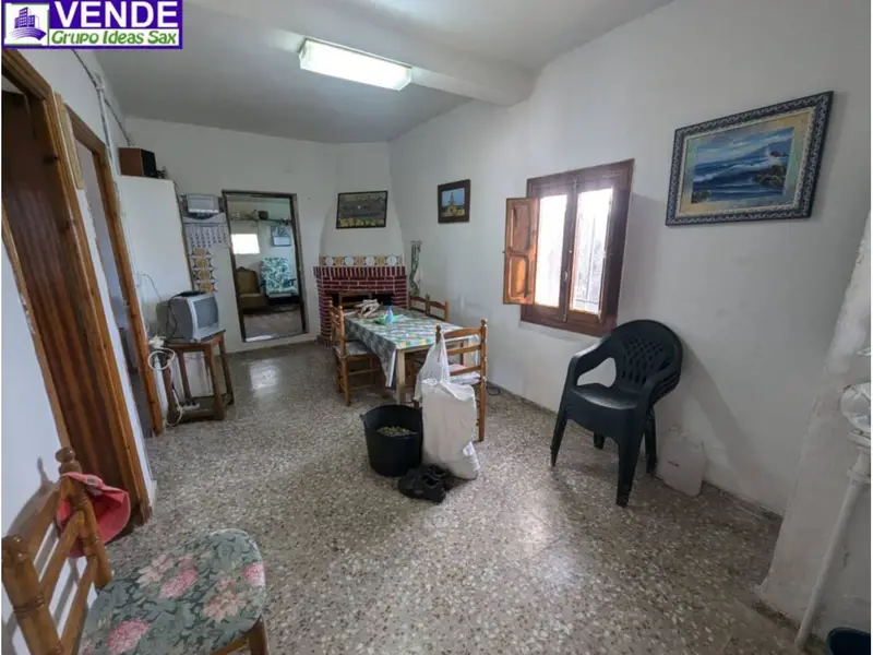 Casa con Piscina en Sax 5200m2