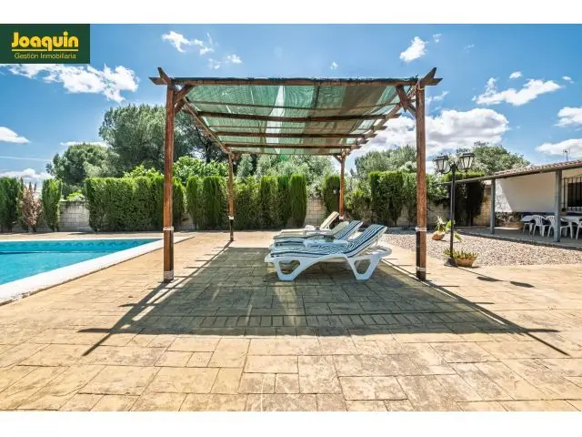 Gran Casa con Parcela y Piscina en El Arrecife