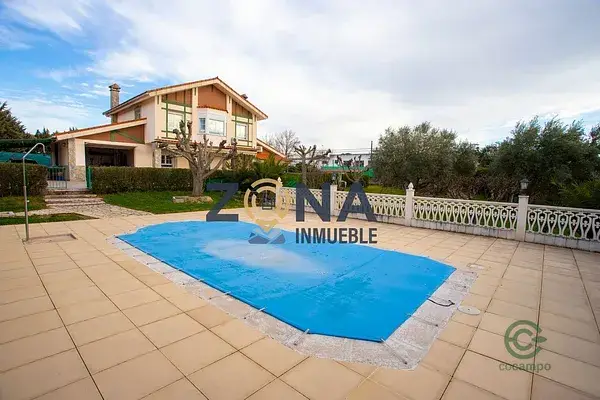 Chalet con Piscina en Malpartida de Caceres 5 Dormitorios