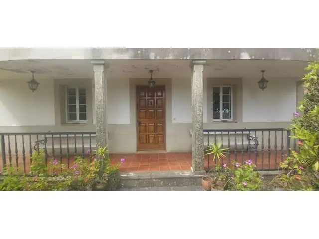Chalet en Venta en Touro  Acogedora Casa con Jardin y Vistas