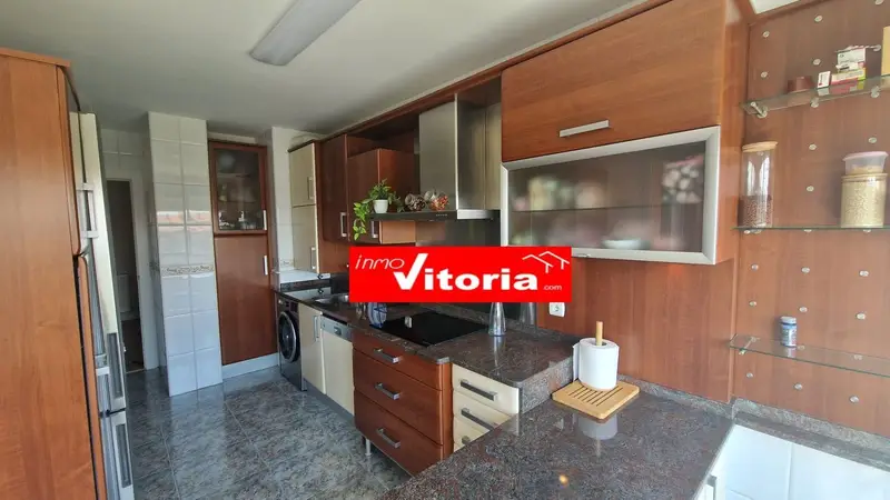 Venta Piso Lakua 3 Dormitorios 2 Baños Garaje Trastero