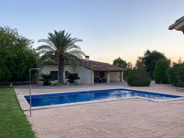 Finca de Lujo con 4 Dormitorios en Ontinyent