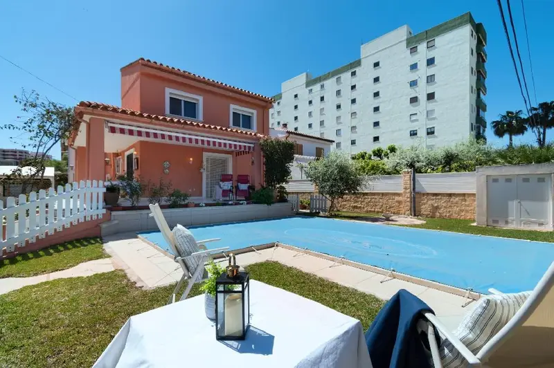 Chalet en Benicàssim con Piscina y 5 Dormitorios