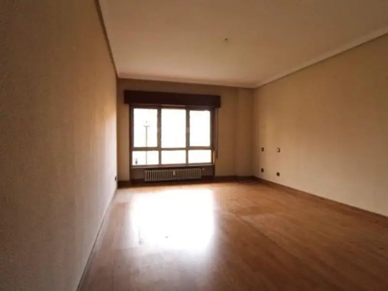Piso en Oviedo para Reformar con Garaje Junto al Auditorio