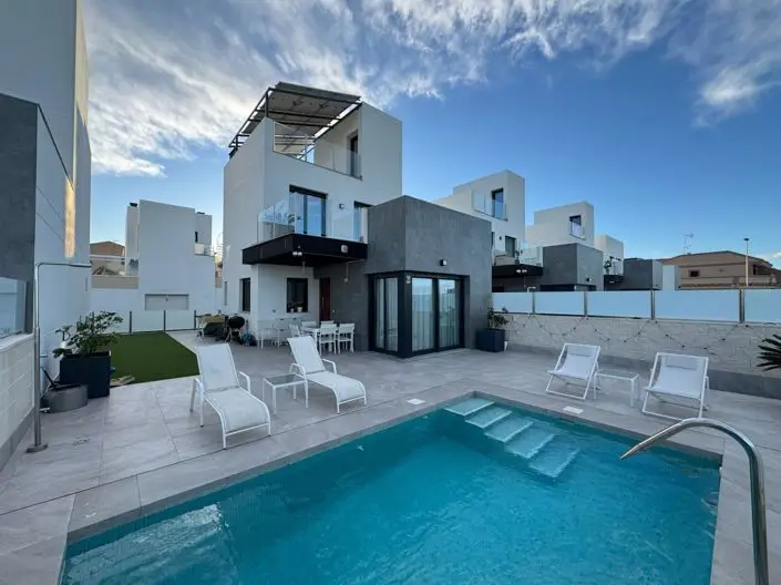 Villa de Lujo 3 Dormitorios en Los Altos Torrevieja