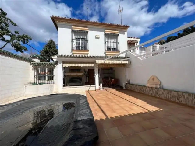 Adosado de 4 Dormitorios en venta Nueva Andalucia, España