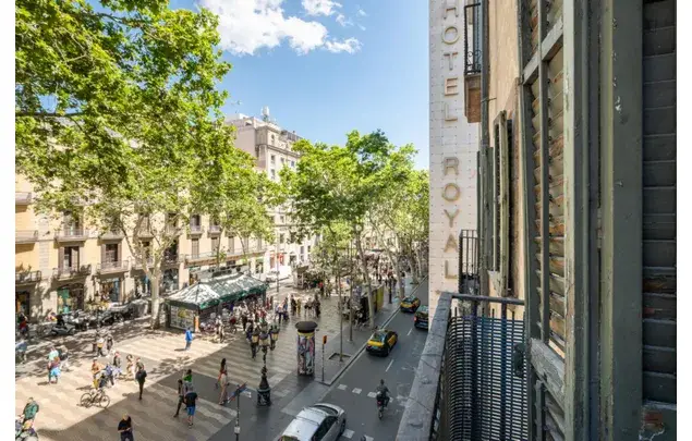 Apartamento 7 Dormitorios Barcelona Estudiantes Trabajadores