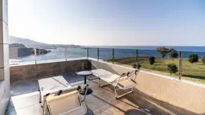Chalet en Castro Urdiales con Vistas al Mar y Apartamento Independiente