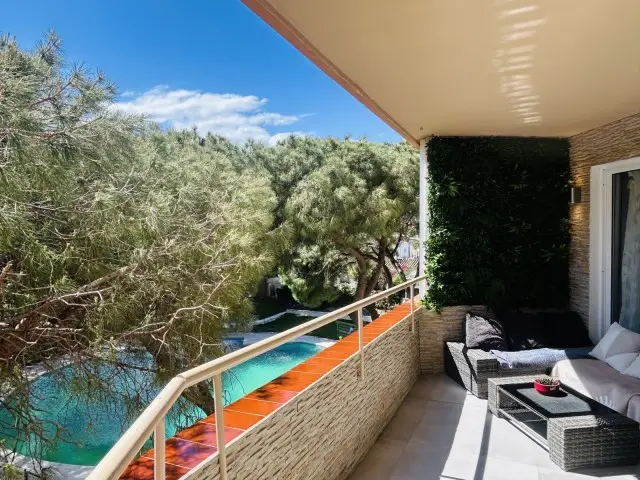 Apartamento en Calahonda con 1 Dormitorio Cerca de la Playa