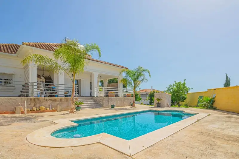Chalet en venta en Pueblo Nuevo de Guadiaro, San Roque, Cádiz