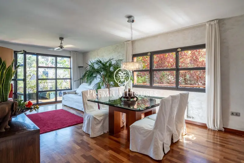 Chalet en Venta Castelldefels Montmar con Jardin y Vistas al Mar