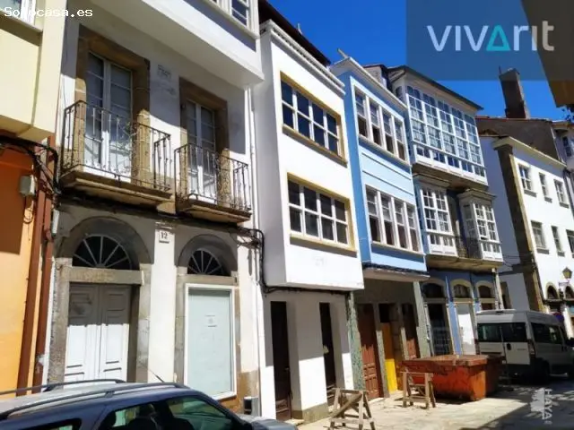 Edificio en Ferrol con 2 Viviendas y Local Comercial
