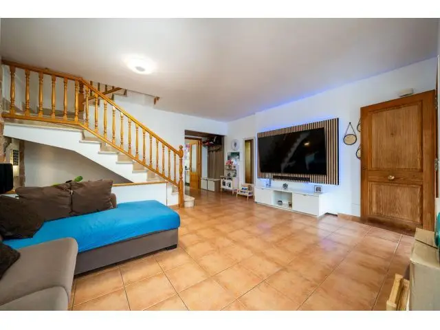 Chalet Adosado De Tres Plantas