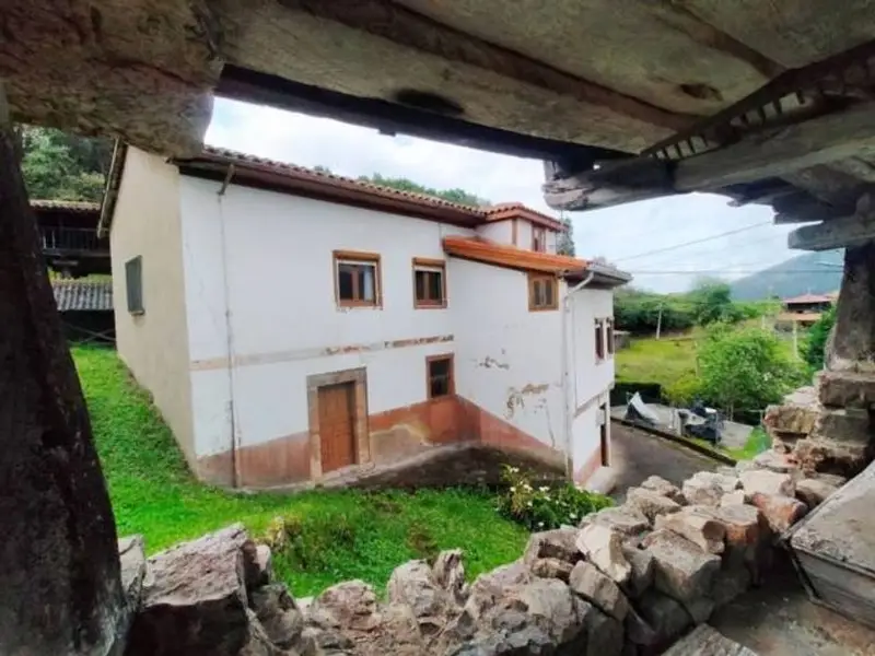 Chalet con Horreo en Pravia Asturias
