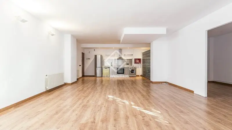 Loft Moderno en Barcelona con Terraza y Baño de Lujo