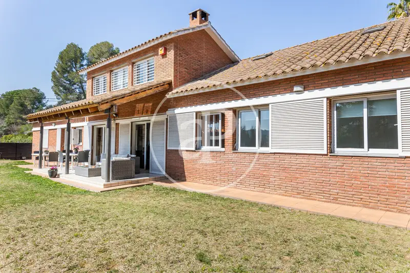 Casa en Valldoreix con Piscina para Dos Familias