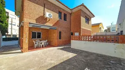 Chalet en venta 6 dormitorios 4 banos piscina garaje