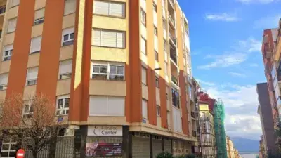 Piso Reformado con Terraza en Puertochico Santander