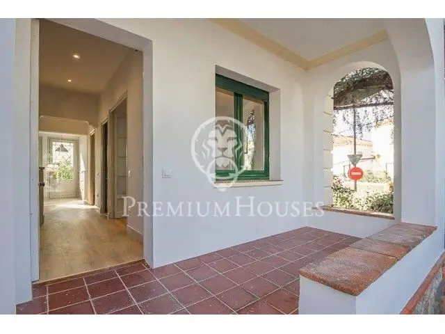 Vivienda Señorial en Mataró: Casa Reformada con Jardín