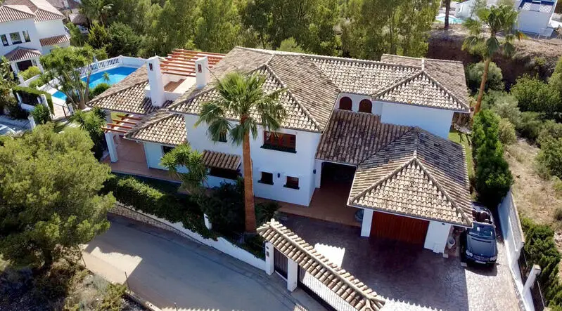 Villa de Lujo en Mijas 4 Dormitorios 4 Banos Piscina