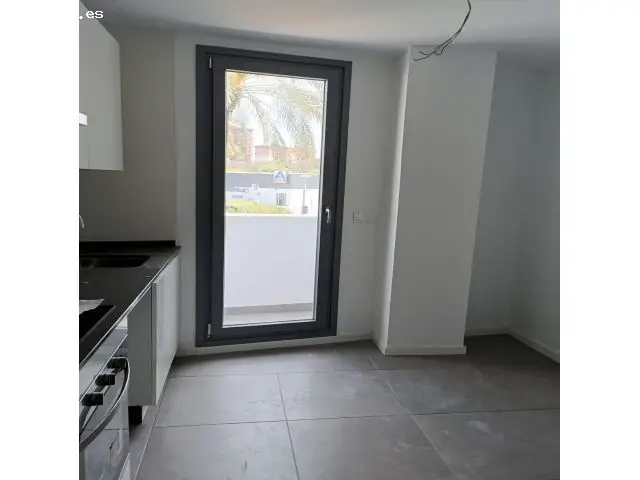 Piso en Avenida Andalucía con Balcón, Garaje y Piscina