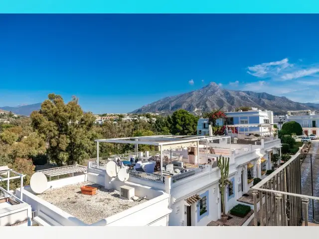 Adosado de 3 Dormitorios en venta Aloha, España