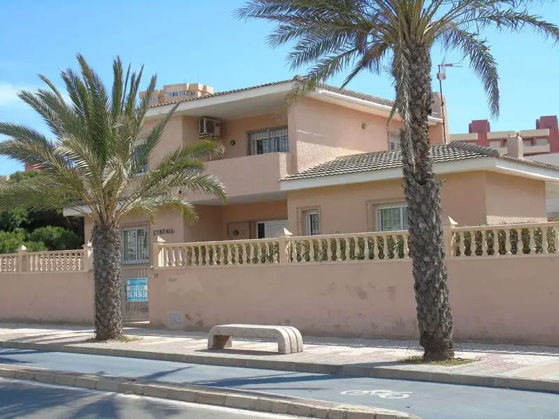 Villa 4 Dormitorios La Manga del Mar Menor Piscina Privada