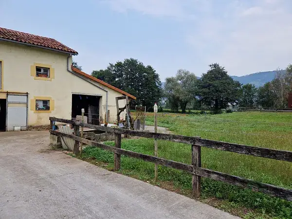 Casa Rural con Establo y Terreno 4736m2