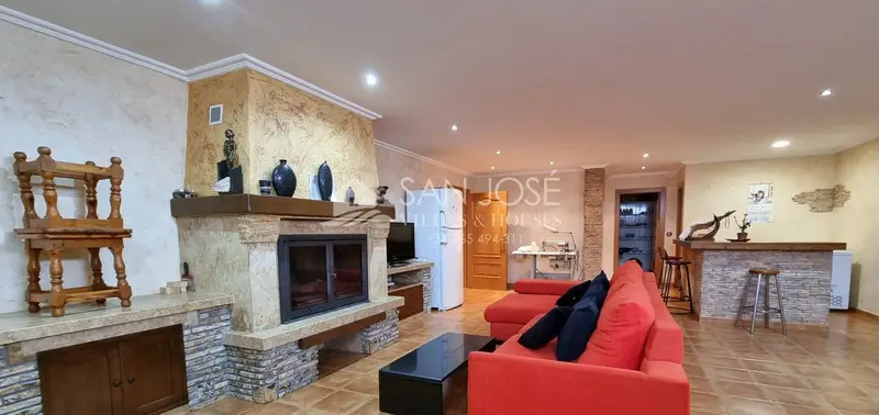 Venta de Casa con Piscina y Terraza en Novelda Horna Alta