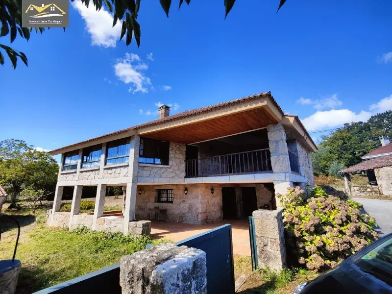 Venta Casa con terraza en Coles - Ref 06277