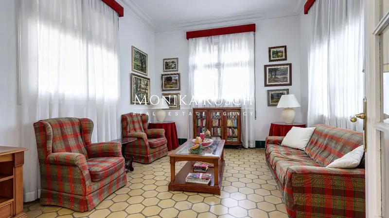 Chalet Modernista en Sitges con Jardin y Garaje