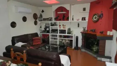 Chalet con Peluqueria Equipada en Linares