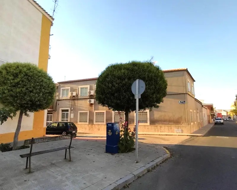 Piso en Valdepe					ñas 72m2 4 habitaciones 3 ba													ños