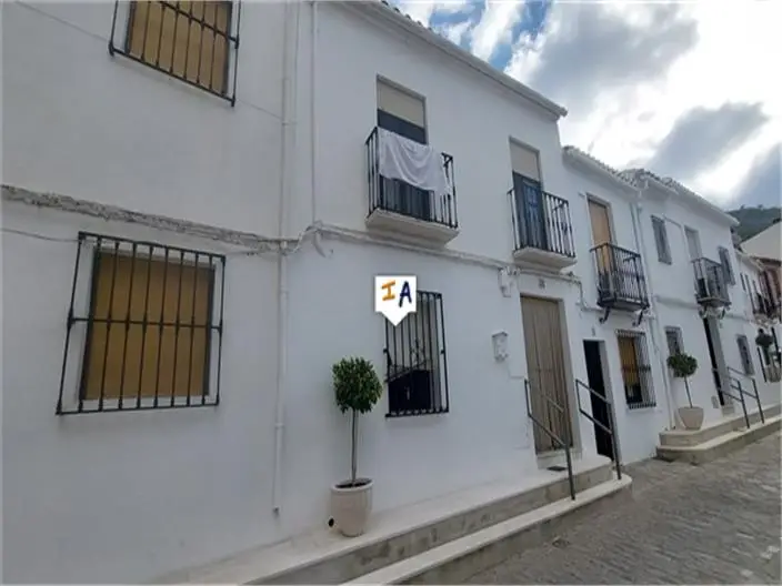 Casa Adosada en Zuheros Cordoba 4 Dormitorios 2 Baños