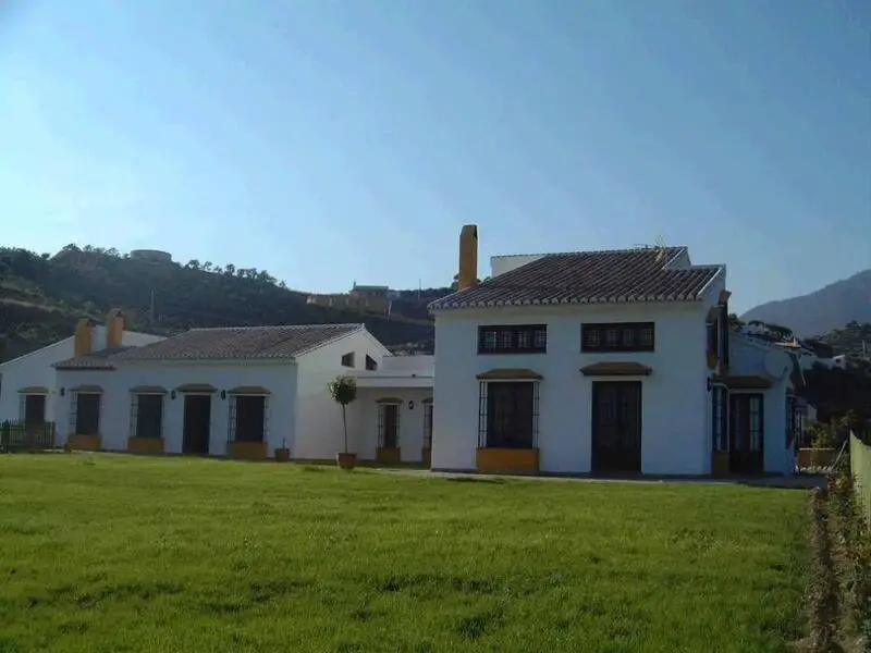 Villa en Frigiliana con Piscina Privada y Vistas al Pueblo