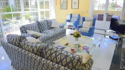 Chalet con Encanto y Piscina Privada en Las Marinas