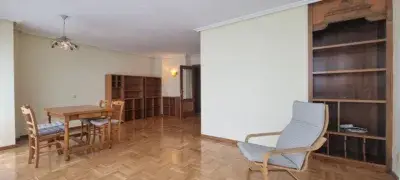 Piso en alquiler en Plaza La Paz