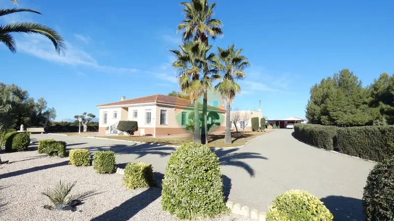 Finca Rustica en Lorca con 5 Dormitorios y Barbacoa