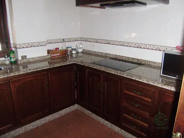 Casa en Lora del Rio con 4 dormitorios y patio