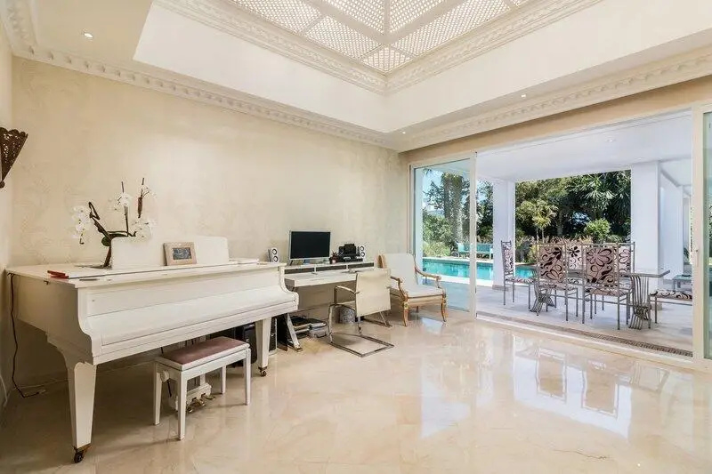 Villa de Lujo 5 Dormitorios El Paraiso Estepona