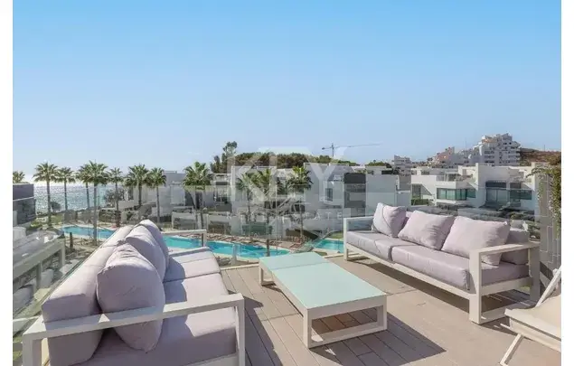 Alquiler Apartamento 3 Dormitorios 300m2 Estepona