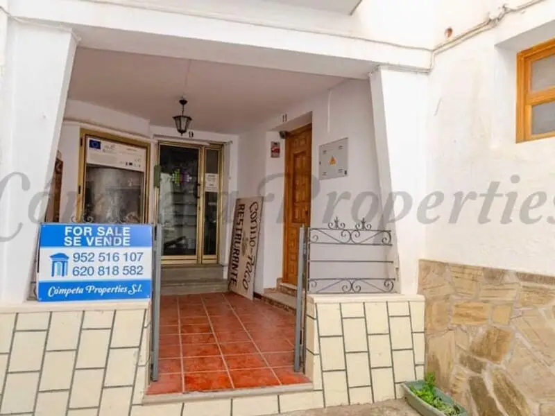 Casa de Pueblo en Competa con 4 Dormitorios y Vistas
