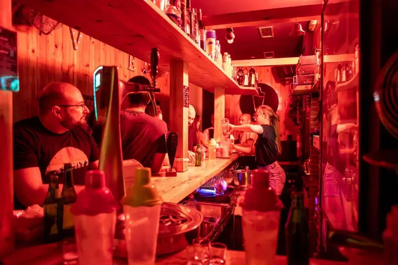 Traspaso Pub Torrevieja Centro Negocio Rentable Licencia Vigente