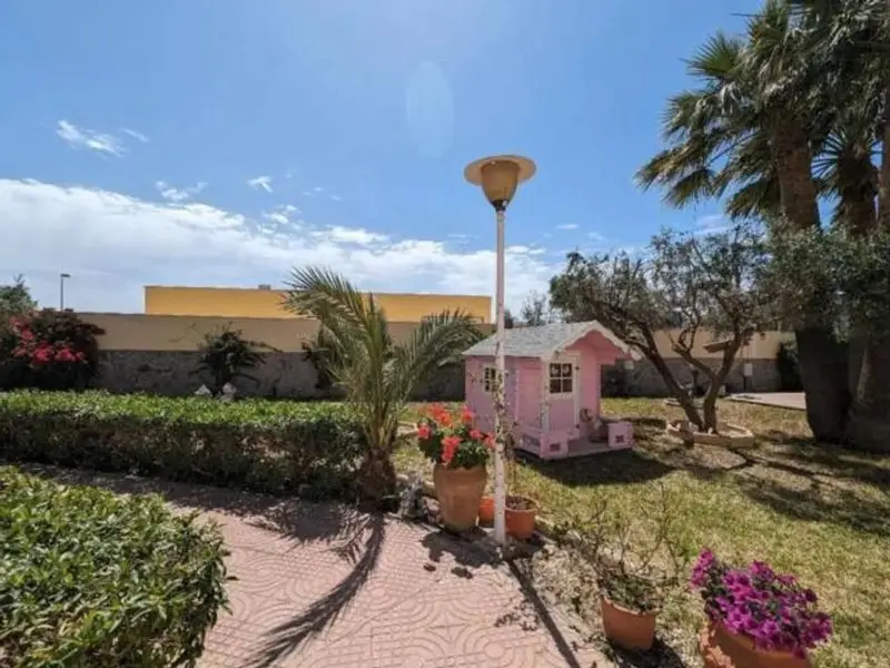 Chalet en Venta en Almería 1600m2 Parcela Piscina Jardin 4 Dormitorios