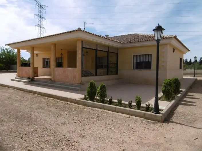 Villa 3 Dormitorios Piscina Yecla